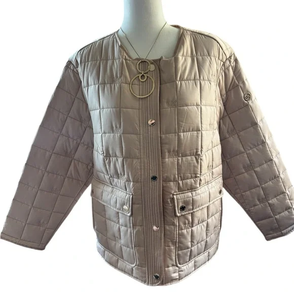 Michael Kors NWT light quilted puffer jacket in sold out size and color - Picture 4 of 12